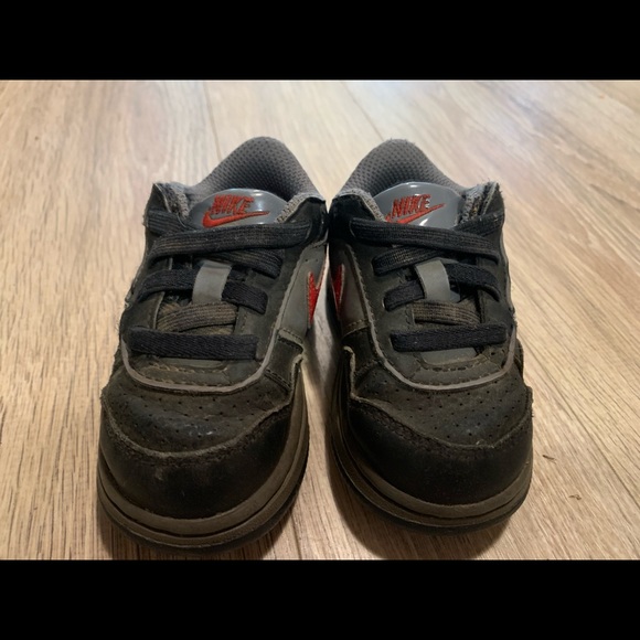 Nike Toddler Shoe - Picture 2 of 4